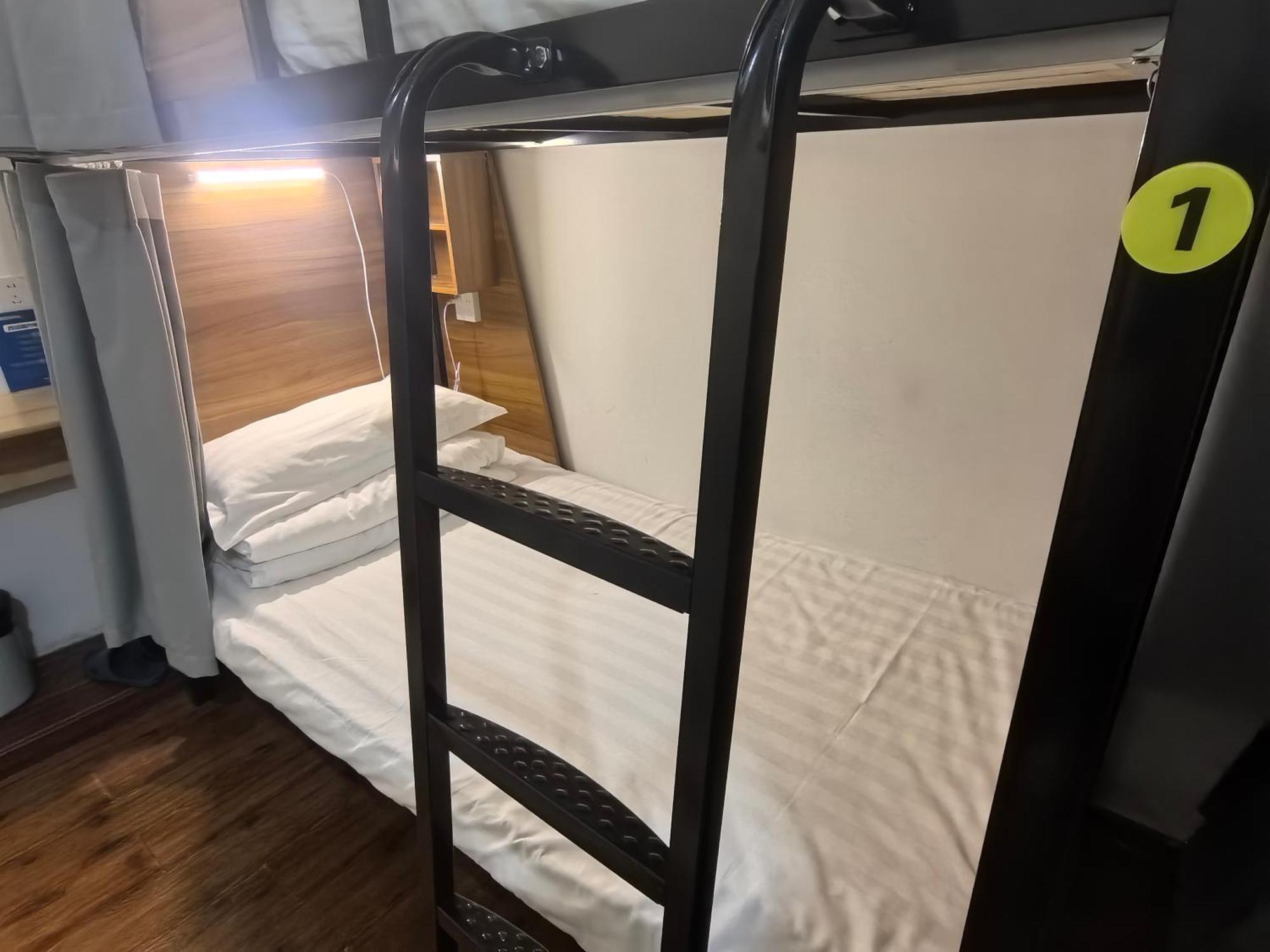 Beijing Xingshe Youth Hostel--Nearby Tiananmen Square & Forbidden City & Houhai Bar Street--1 Minute Walk To Subway, Cat-Keeping, Great Wall&Forbidden City One Day Tour, Wifi And Laundry Romm, English Speaking Reception Екстер'єр фото
