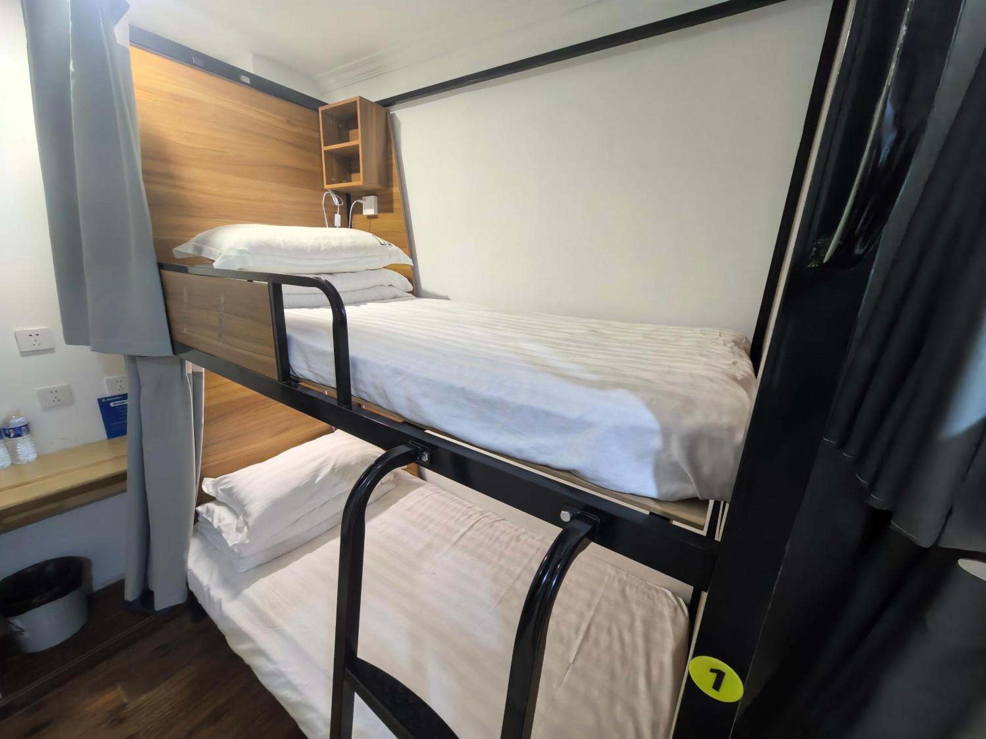 Beijing Xingshe Youth Hostel--Nearby Tiananmen Square & Forbidden City & Houhai Bar Street--1 Minute Walk To Subway, Cat-Keeping, Great Wall&Forbidden City One Day Tour, Wifi And Laundry Romm, English Speaking Reception Екстер'єр фото