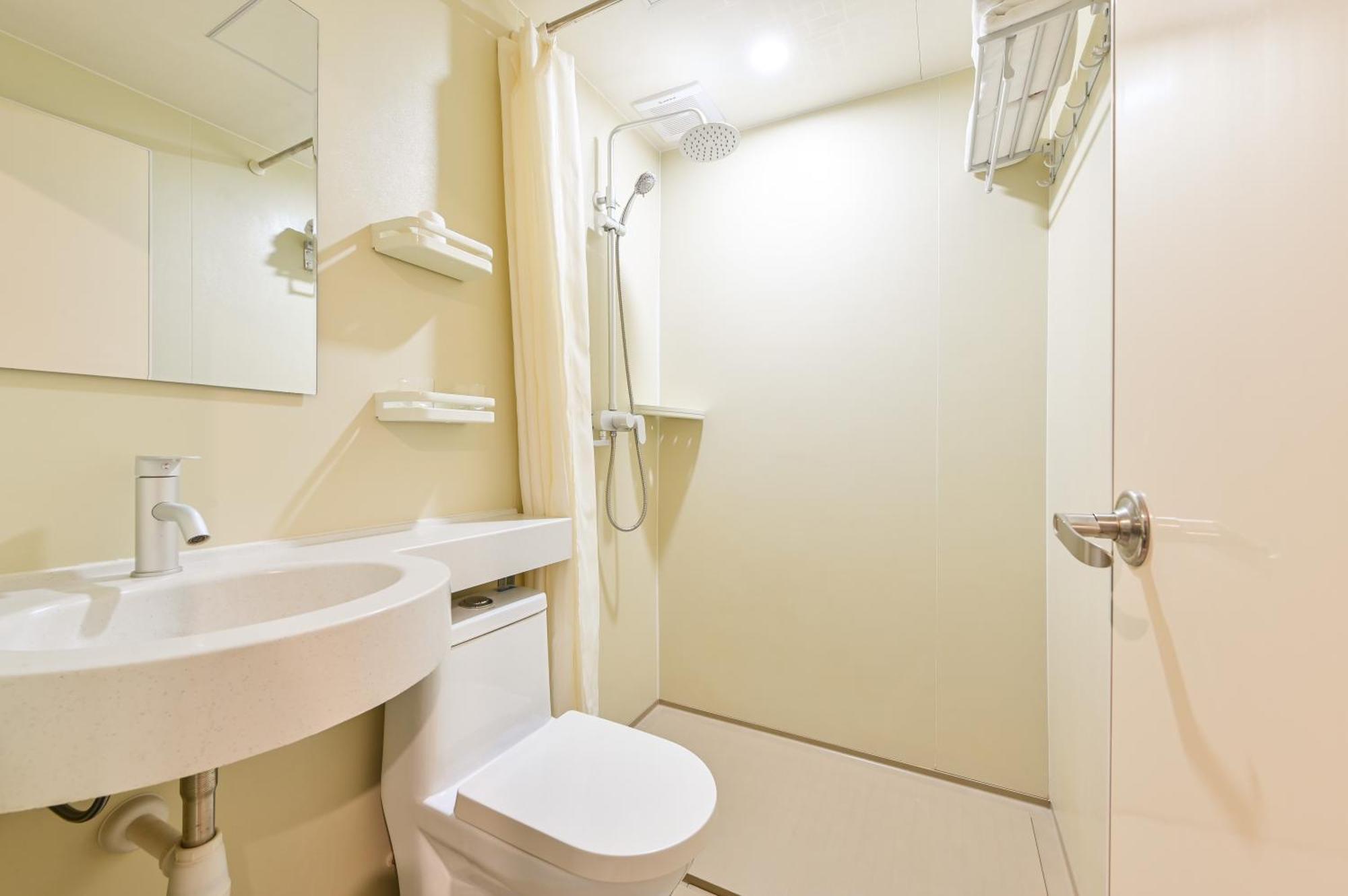 Beijing Xingshe Youth Hostel--Nearby Tiananmen Square & Forbidden City & Houhai Bar Street--1 Minute Walk To Subway, Cat-Keeping, Great Wall&Forbidden City One Day Tour, Wifi And Laundry Romm, English Speaking Reception Екстер'єр фото