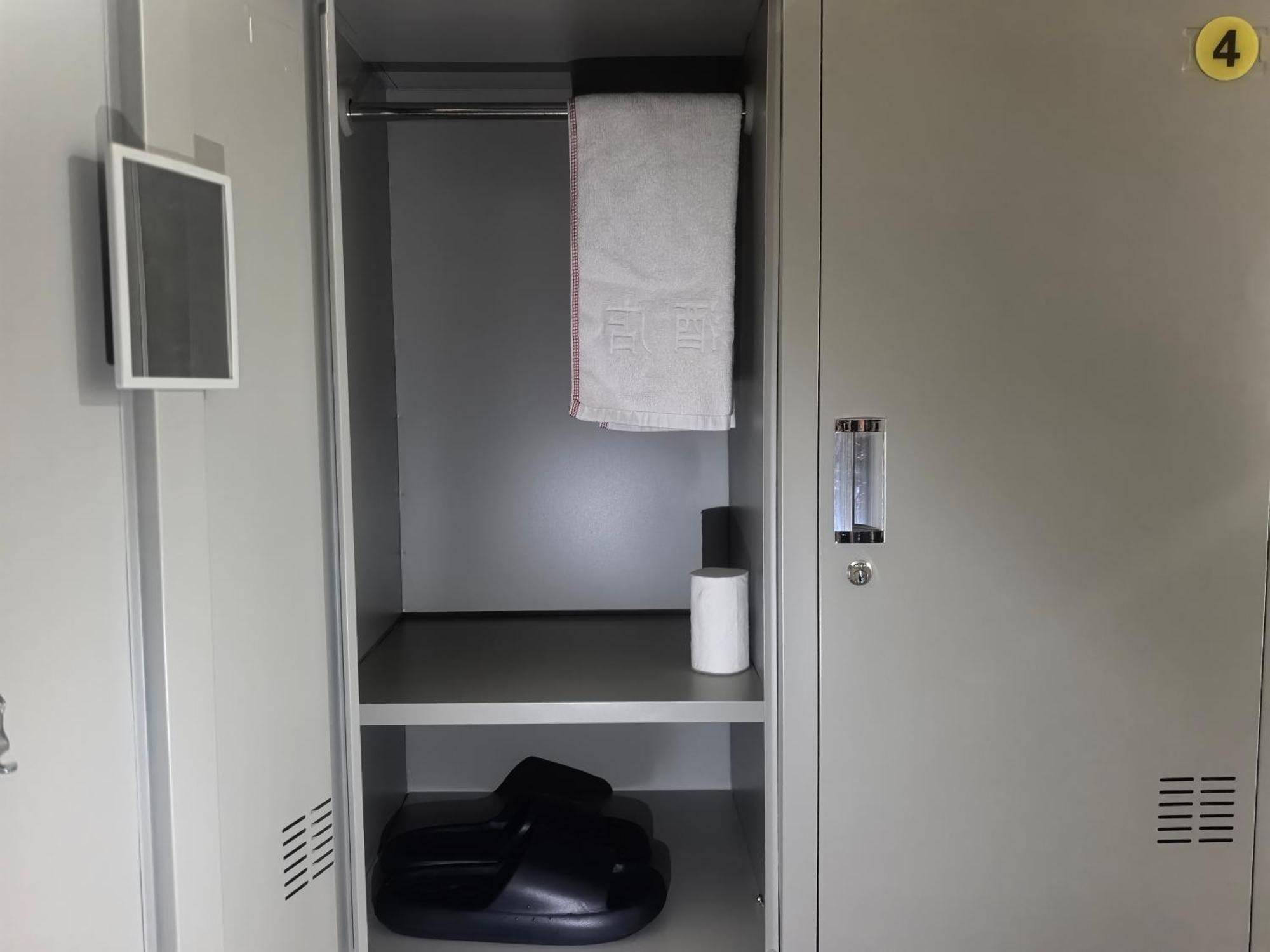 Beijing Xingshe Youth Hostel--Nearby Tiananmen Square & Forbidden City & Houhai Bar Street--1 Minute Walk To Subway, Cat-Keeping, Great Wall&Forbidden City One Day Tour, Wifi And Laundry Romm, English Speaking Reception Екстер'єр фото