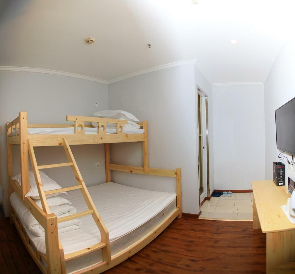 Beijing Xingshe Youth Hostel--Nearby Tiananmen Square & Forbidden City & Houhai Bar Street--1 Minute Walk To Subway, Cat-Keeping, Great Wall&Forbidden City One Day Tour, Wifi And Laundry Romm, English Speaking Reception Екстер'єр фото