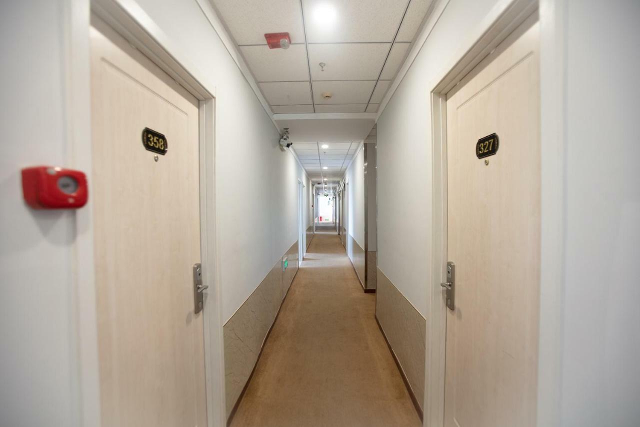 Beijing Xingshe Youth Hostel--Nearby Tiananmen Square & Forbidden City & Houhai Bar Street--1 Minute Walk To Subway, Cat-Keeping, Great Wall&Forbidden City One Day Tour, Wifi And Laundry Romm, English Speaking Reception Екстер'єр фото